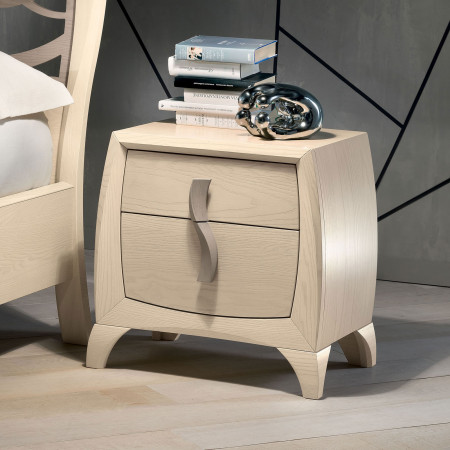 Camera da letto contemporanea in legno con testata traforata