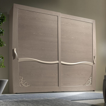 Armadio 2 ante scorrevoli legno con traforo e maniglie eleganti
