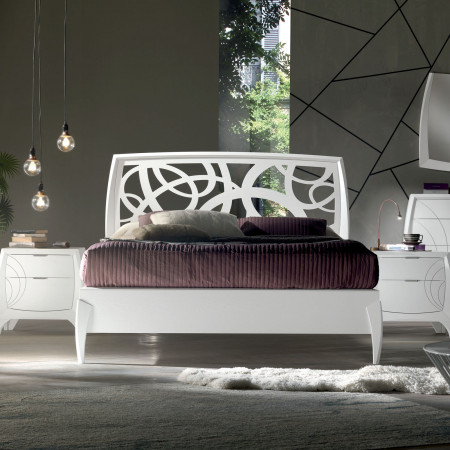 Letto matrimoniale curvo con traforo, design moderno