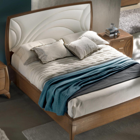 Letto matrimoniale curvo con imbottitura, dettaglio testata