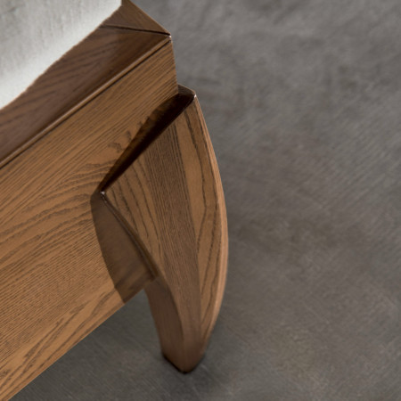 Dettaglio del Letto matrimoniale curvo in legno frassino
