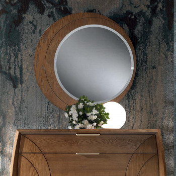 Specchiera rotonda incisa con cornice in legno di frassino