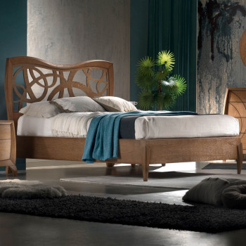 Letto matrimoniale sagomato con traforo, testata