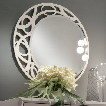 Specchiera rotonda traforata con dettagli in legno