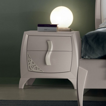 Comodino 2 cassetti con traforo e dettaglio maniglia