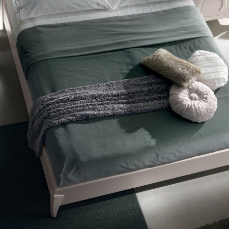 Letto matrimoniale sagomato con imbottitura, dettaglio testata