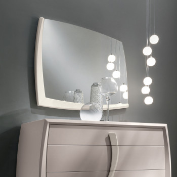 Specchiera sagomata con cornice toulipier, design elegante