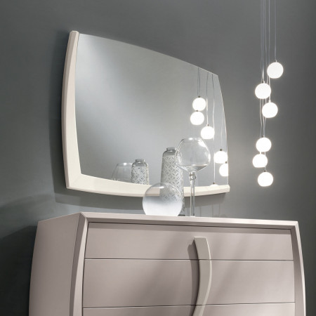 Specchiera sagomata con cornice toulipier, design elegante