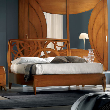 Letto matrimoniale curvo con testata traforata in legno