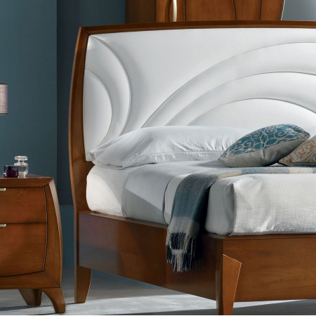 Letto matrimoniale curvo con testata imbottita dettaglio legno noce