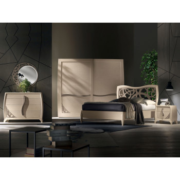 Camera da letto con trafori in legno contemporanea