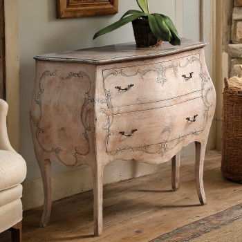 Comò bombato decorato a mano, dettaglio finitura