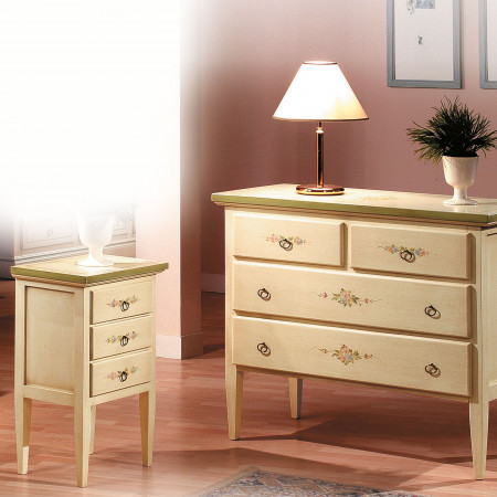 Comodino laccato anticato con decori floreali e cassetti