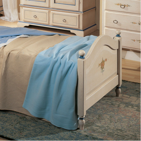 Cameretta classica in legno laccato con decorazioni floreali