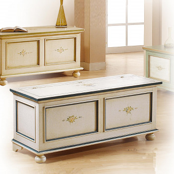 Cassapanca in legno laccata con decori floreali