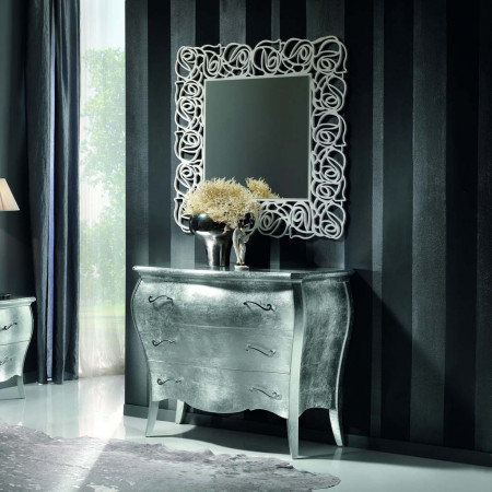 Specchio quadrato con trafori dal design elegante