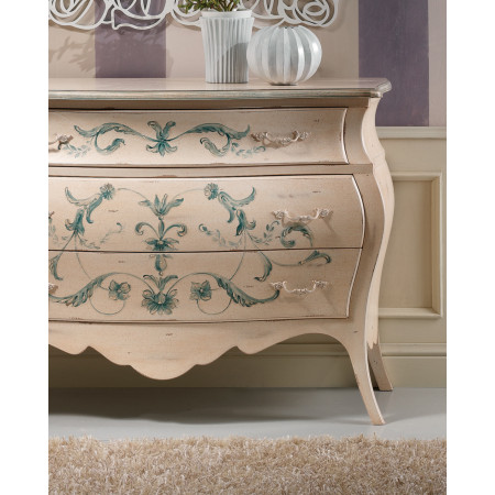 Comò decorato con terre, dettaglio floreale barocco