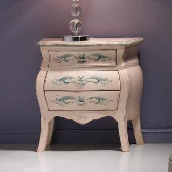 Comodino decorato con terre, dettaglio intarsi