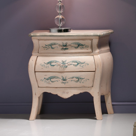 Comodino decorato con terre, dettaglio intarsi