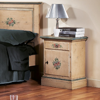 Comodino laccato decorato a mano, dettaglio anta