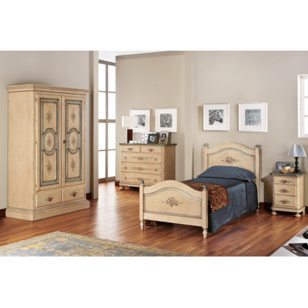 Letto singolo laccato decorato, ambientato in camera classica