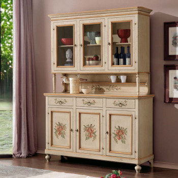 Credenza con alzata laccata con dettagli floreali