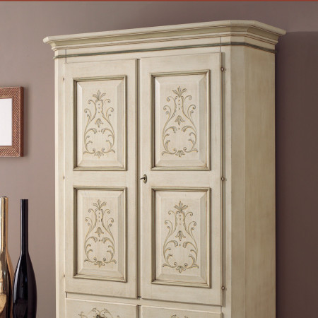 Armadio smontabile laccato con decori floreali