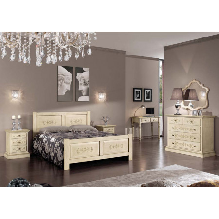 Comodino avorio decorato ed anticato in camera da letto elegante