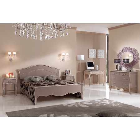 Comò classico laccato in camera da letto elegante