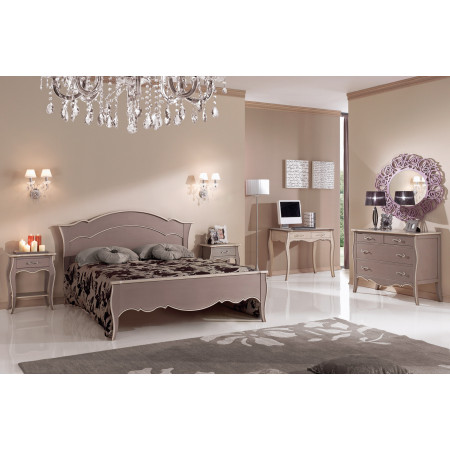 Comodino classico laccato con gambe curve