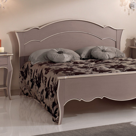 Letto due piazze laccato con testata sagomata