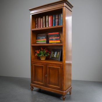 Libreria in legno con 2 porte, dettaglio dei ripiani