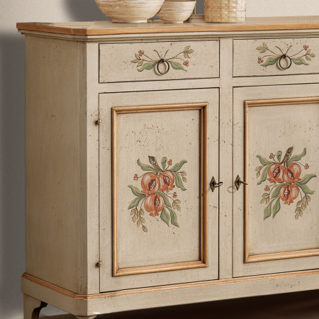 Credenza classica con 4 ante 4 cassetti, dettaglio floreale