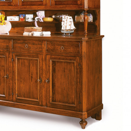 Credenza e vetrina 3 ante con dettaglio piedini torniti