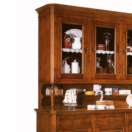 Credenza con vetrina in legno massello, dettaglio ante in vetro