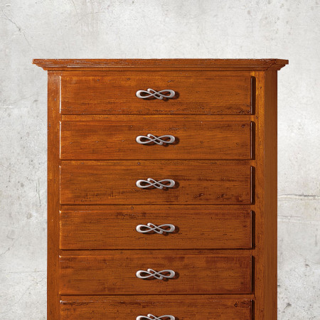 Cassettiera classica in legno con 7 cassetti, dettaglio maniglie