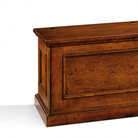 Cassapanca con ruote, dettaglio del legno massello