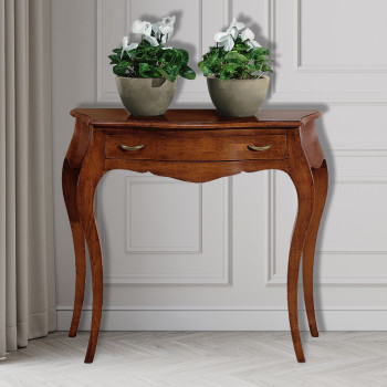 Consolle sagomata in legno massello con piante sopra