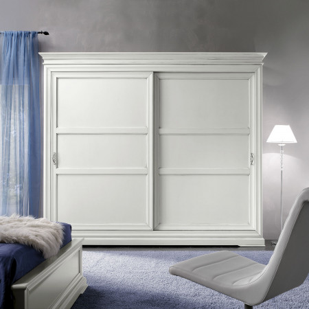 Camera con armadio classica in legno laccato bianco
