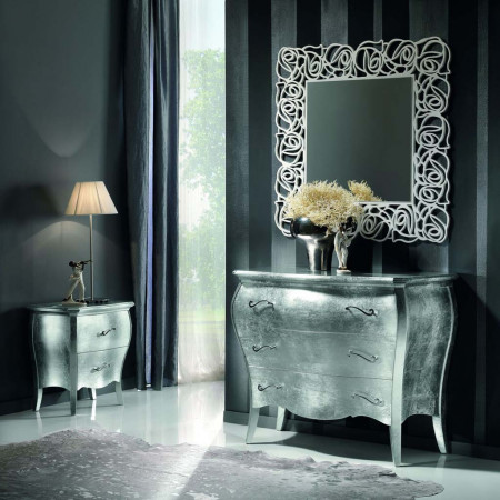 Specchio quadrato con cornice traforata a motivi floreali
