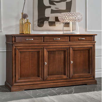 Credenza classica in legno con basamento e maniglie lavorate