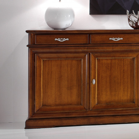 Credenza classica in legno, dettaglio delle ante