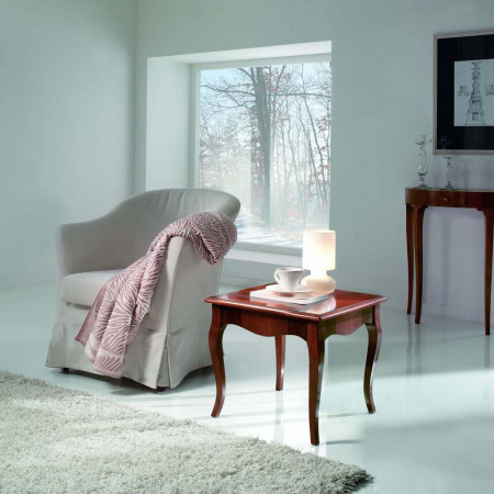 Tavolino intarsiato gambe 700 in ambiente classico