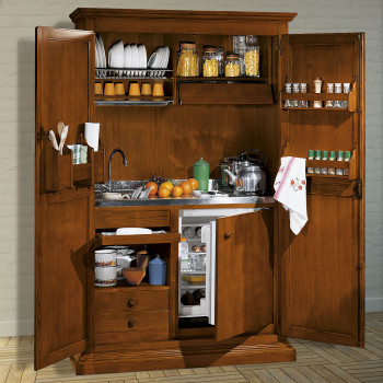 Armadio cucina a scomparsa in legno con ante aperte