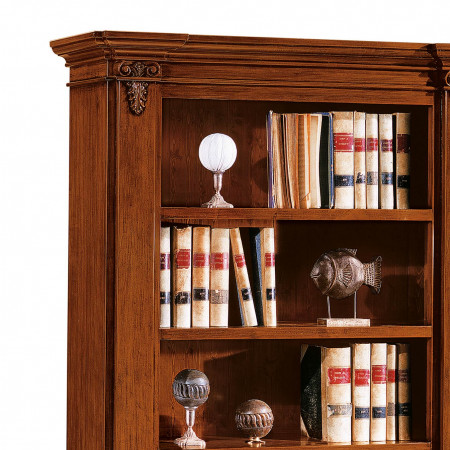 Libreria 2 ante in legno con dettaglio cornice intagliata