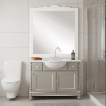 Bagno classico completo di specchiera, dettaglio lavabo mineralmarmo