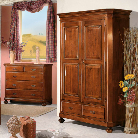 Camera da letto classica in legno con armadio a due ante