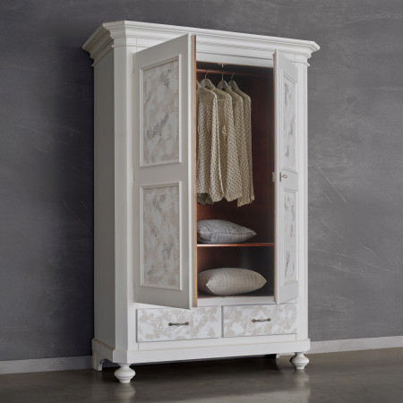 Armadio in legno con 2 ante 2 cassetti con decorazioni in rilievo