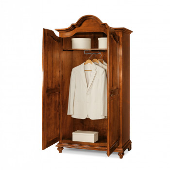 Armadio con cappello sagomato, interno e dettagli ante