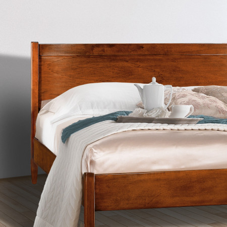 Letto classico in legno con giroletto basso e testata liscia
